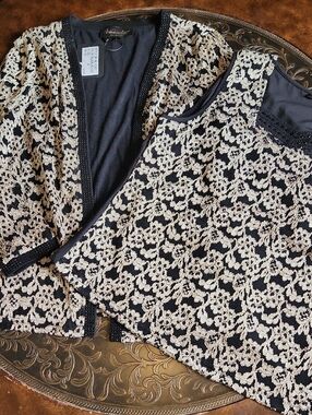 Light Open Jacket With Sleeveless Black Top Cream/Gold Lace Overlay Sz SM